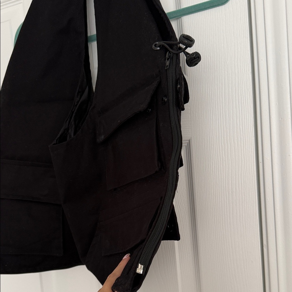 Black Multi Function Utility Vest Converts Into S… - image 4